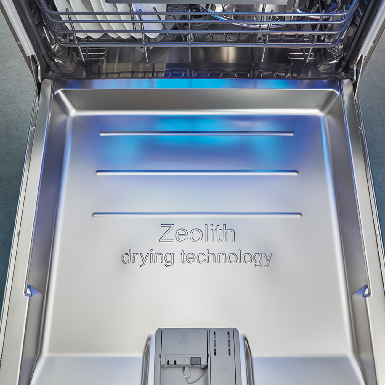 Zeolith Trocknen – Für glänzende Spülergebnisse bei Elektro Rossek Andrew in Arnstorf